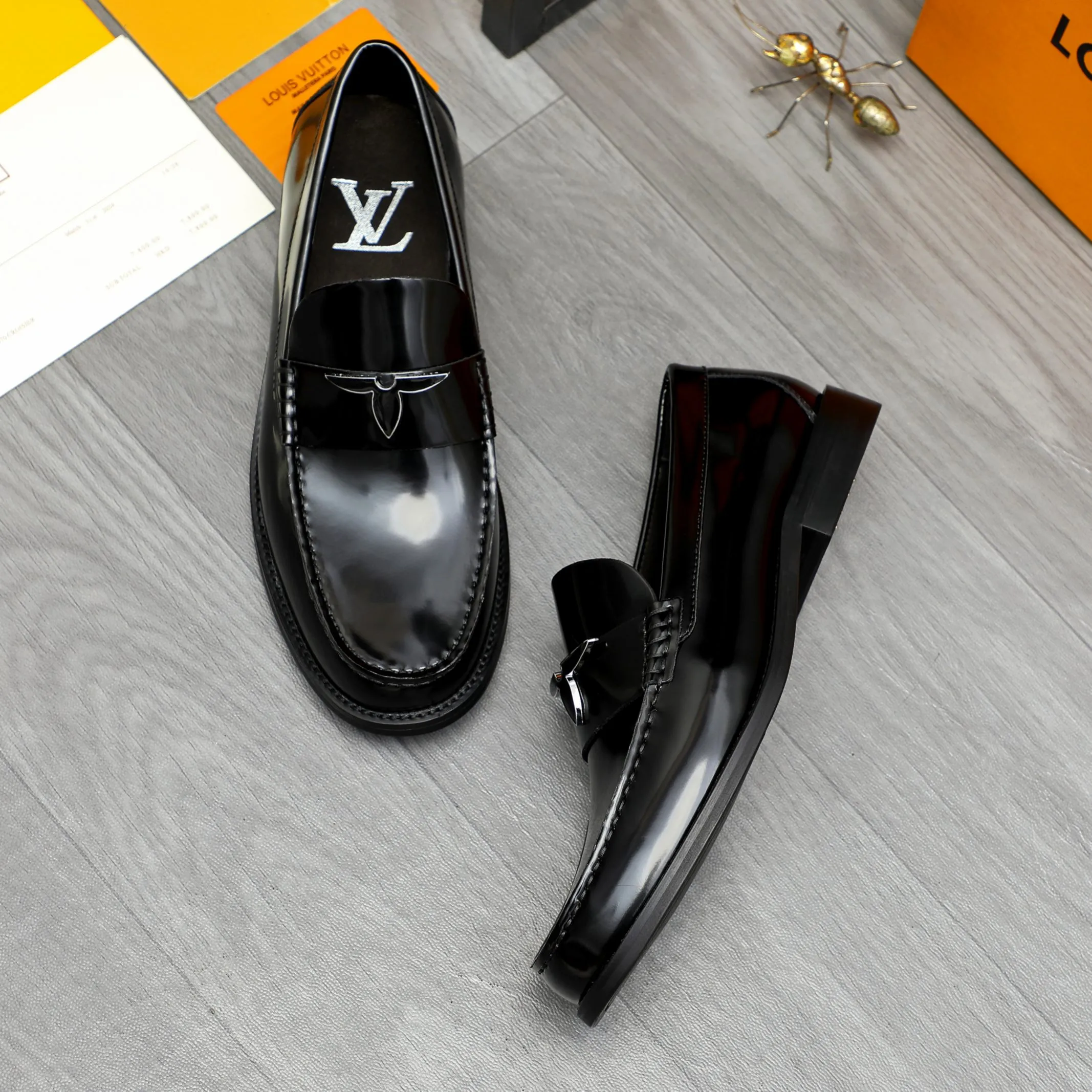 Men's shoes 💰420 Product trademark: LV "Louis Vuitton" business slip-on leather shoes Regular size: 38-45 (45 is custom-made and non-returnable) Product materials: Selected pearlescent cowhide upper, cowhide lining, original outsole